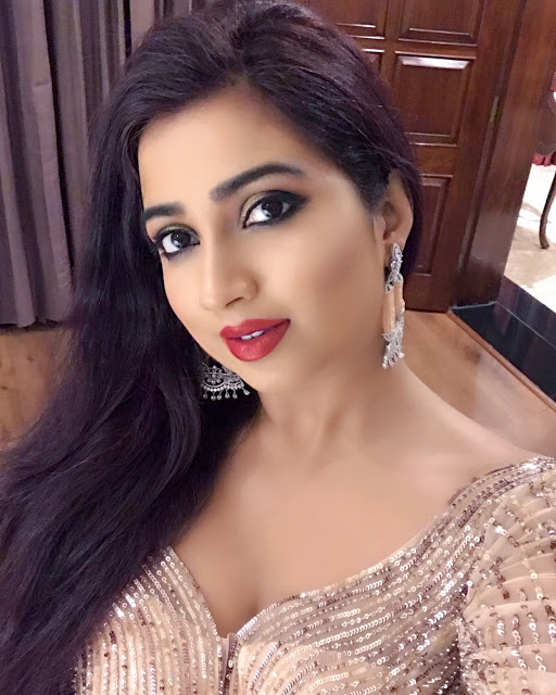 Beautiful Indian Singer Shreya Ghoshal Hot Insta Pics 2